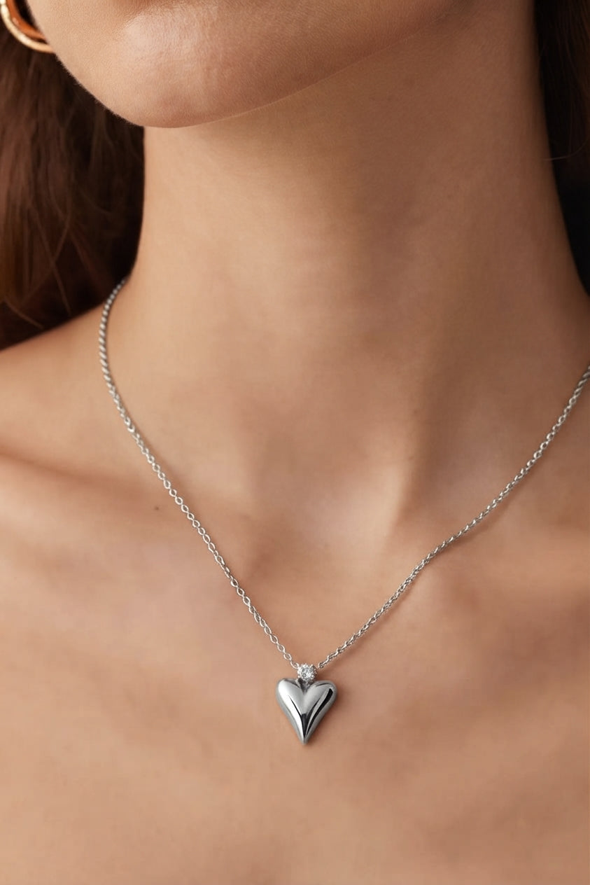 Ketting hartvormige strass hanger zilver